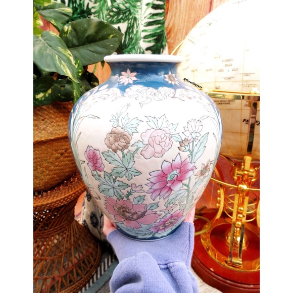 Vintage large handmade carved floral ceramic vase 🪴 - Picture 2 of 5